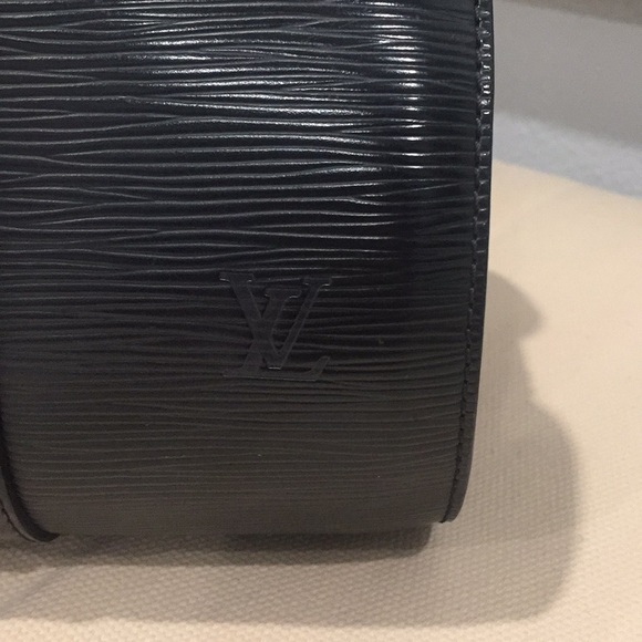 Louis Vuitton Papillon Leather Bag - Picture 2 of 8